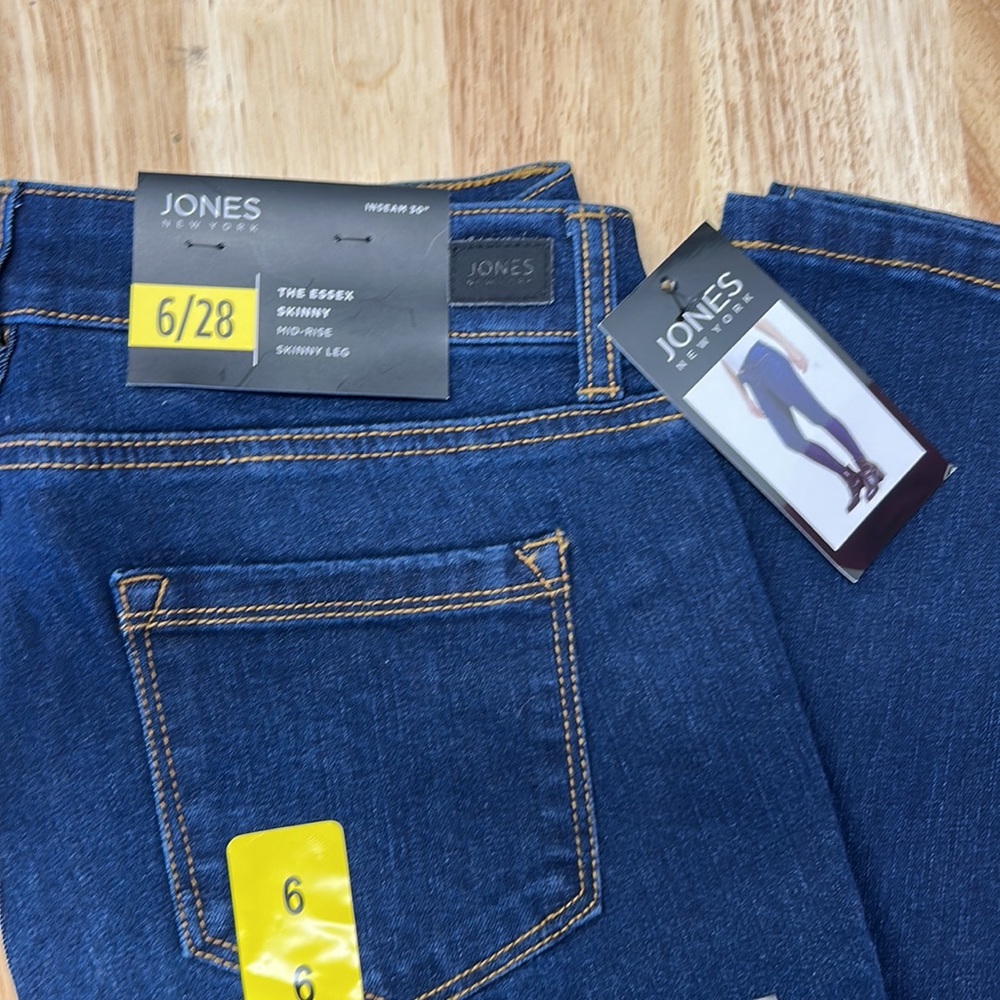 Jones New York women’s jeans - Picture 2 of 3